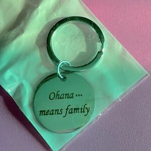 Silver Color 'Ohana Means Family' Keychain